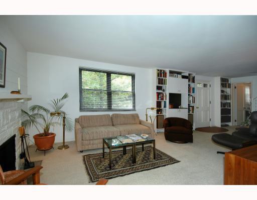 124 Virginia Road Pittsburgh, PA 15237 - Photo 3 of 17 Living Room.