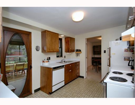 124 Virginia Road Pittsburgh, PA 15237 - Photo 7 of 17 Kitchen. SPACIOUS KICTHEN WITH DOOR LEADING TO SCREENED PORCH