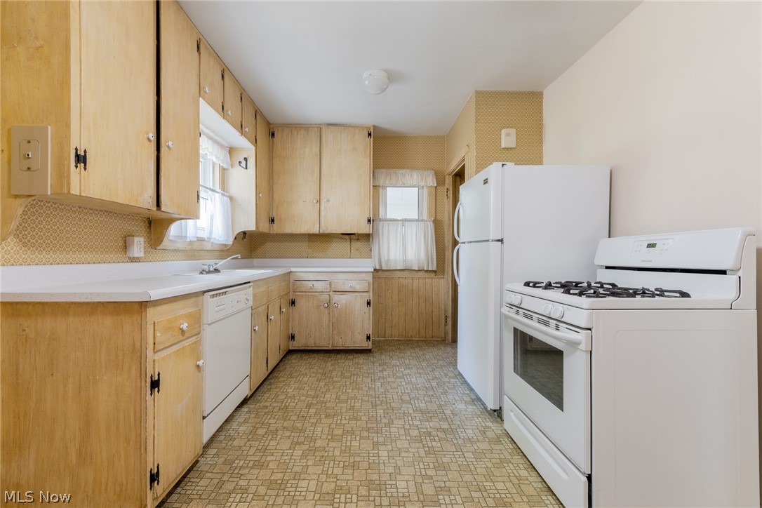 33381 Detroit Road Avon, OH 44011 - Photo 4 of 28