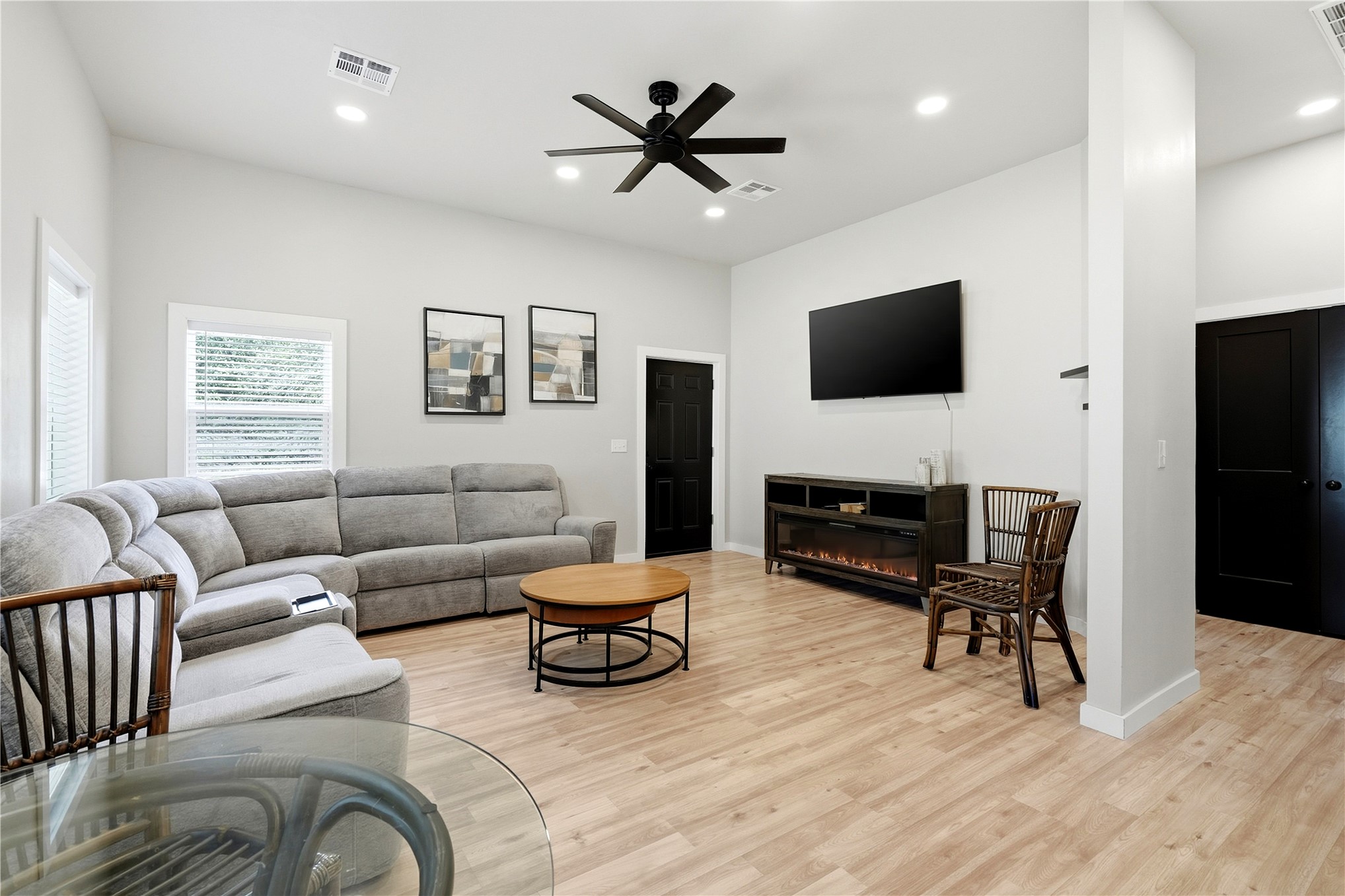 420942 East 1168 Road Eufaula, OK 74432 - Photo 19 of 43 Vaulted ceiling with recessed lighting and ceiling fans, wood-finish laminate flooring, and white cordless plantation window blinds