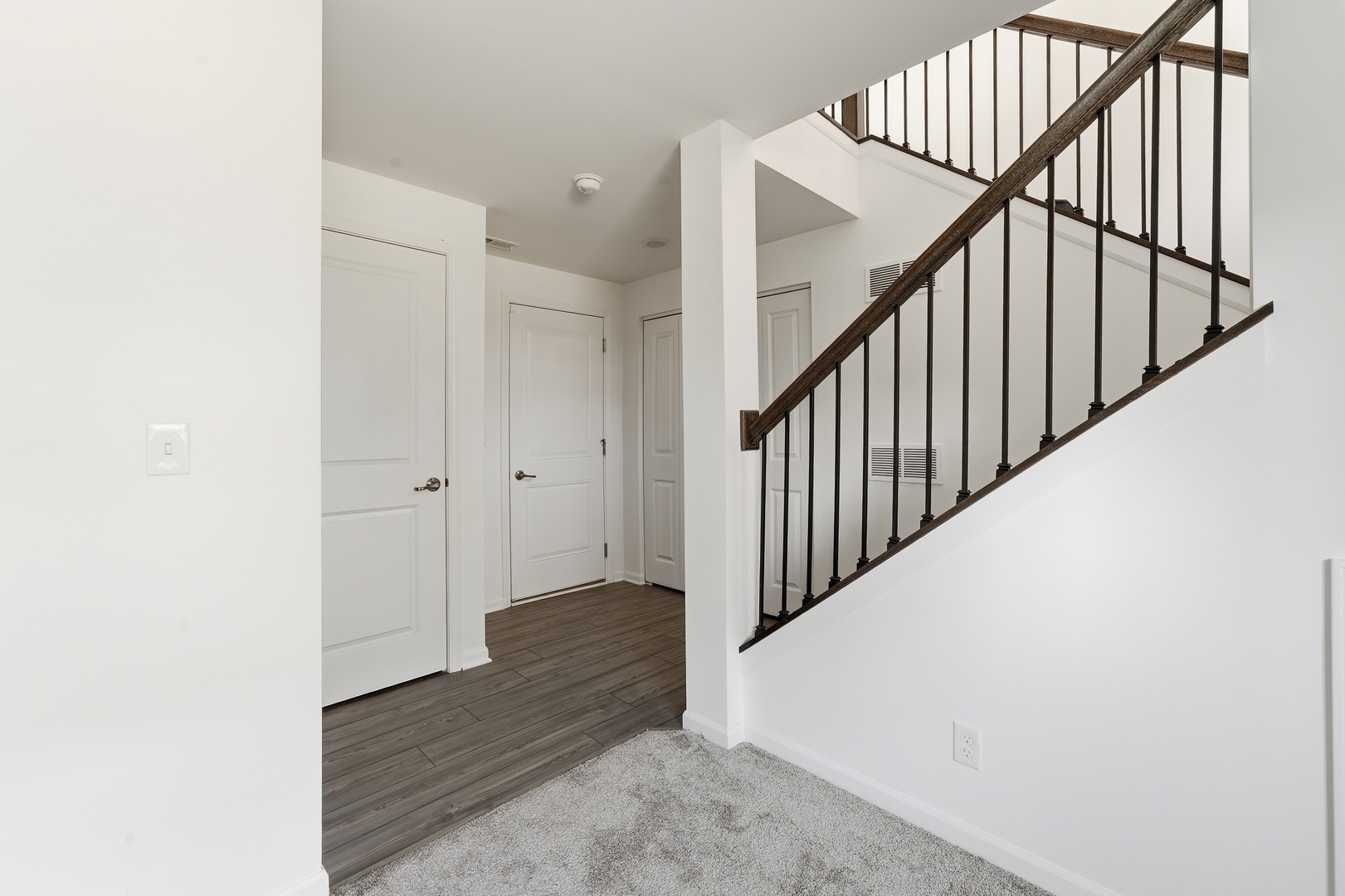 1039 Atterberg Road South Elgin, IL 60177 - Photo 32 of 35 Gallery Image 32