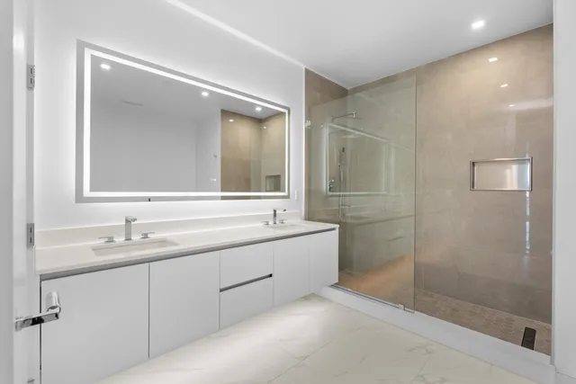 $1,950,000 | 220 Lake Shore Drive, Unit 1210, Lake Park, FL 33403