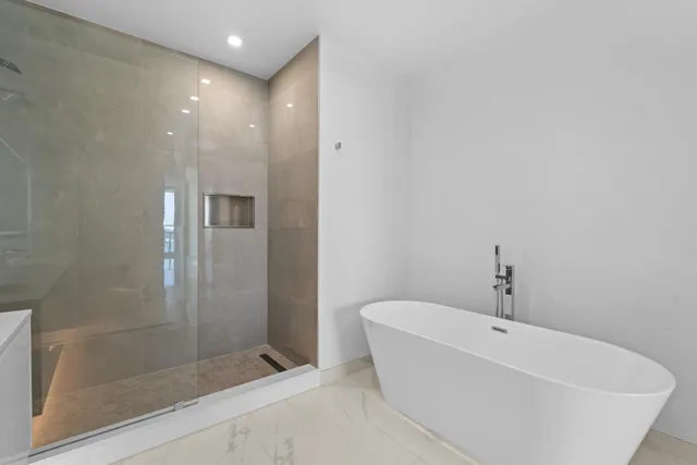 $1,950,000 | 220 Lake Shore Drive, Unit 1210, Lake Park, FL 33403