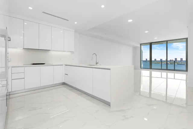 $1,950,000 | 220 Lake Shore Drive, Unit 1210, Lake Park, FL 33403