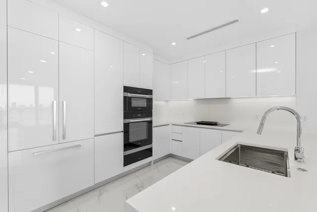 $1,950,000 | 220 Lake Shore Drive, Unit 1210, Lake Park, FL 33403