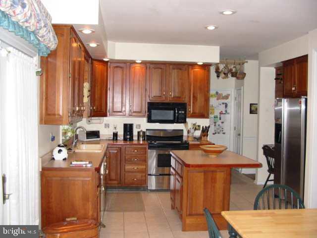 305 Highland Road Hershey, PA 17033 - Photo 2 of 6