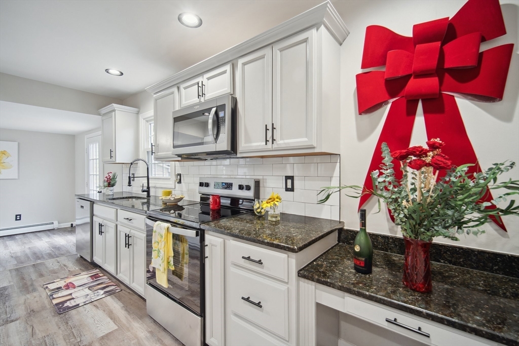 178 Flint Street Springfield, MA 01129 - Photo 3 of 32 Gallery Image 3
