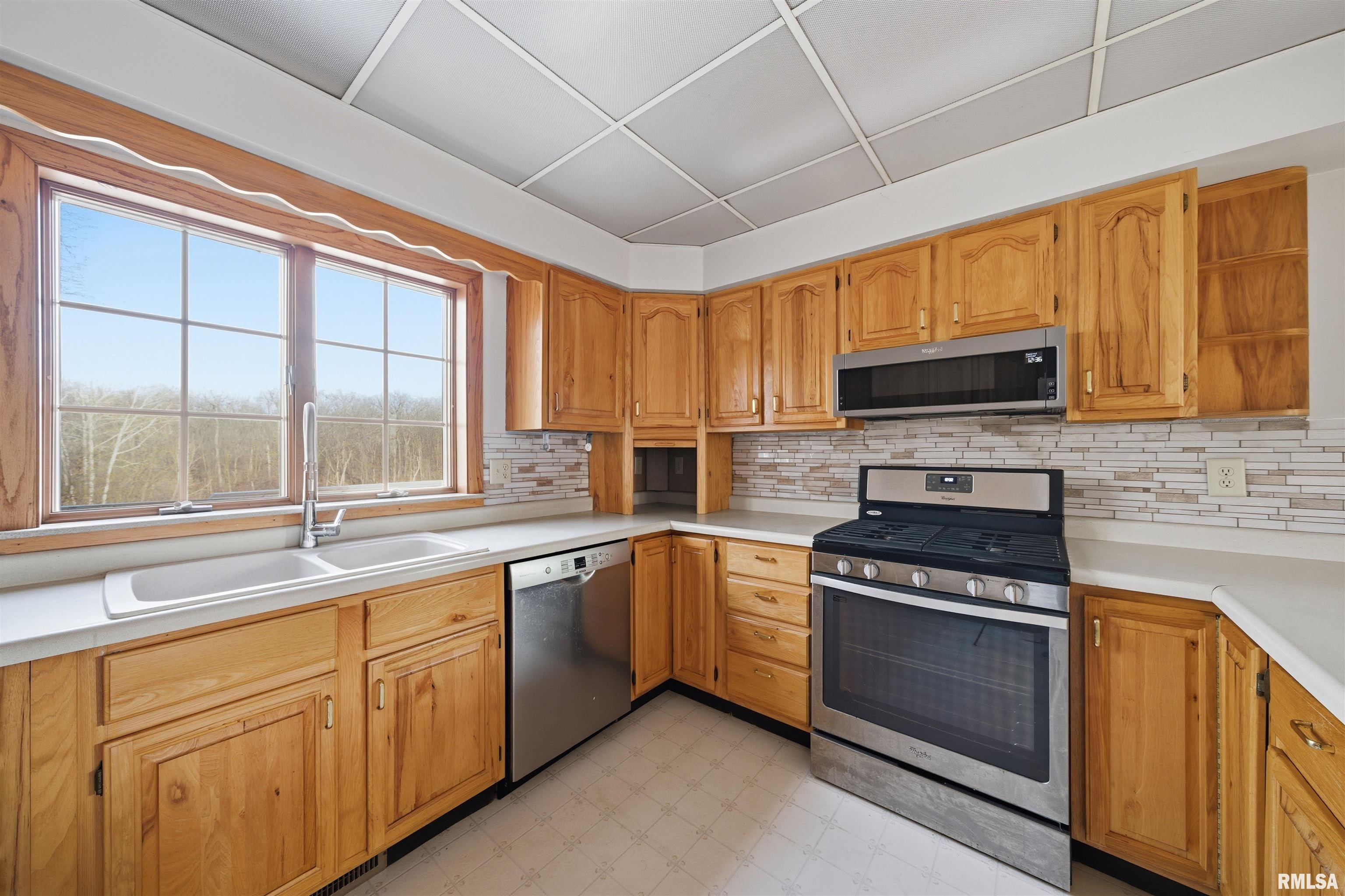2075 Zion Oaks Road Pekin, IL 61554 - Photo 12 of 71 Gallery Image 12