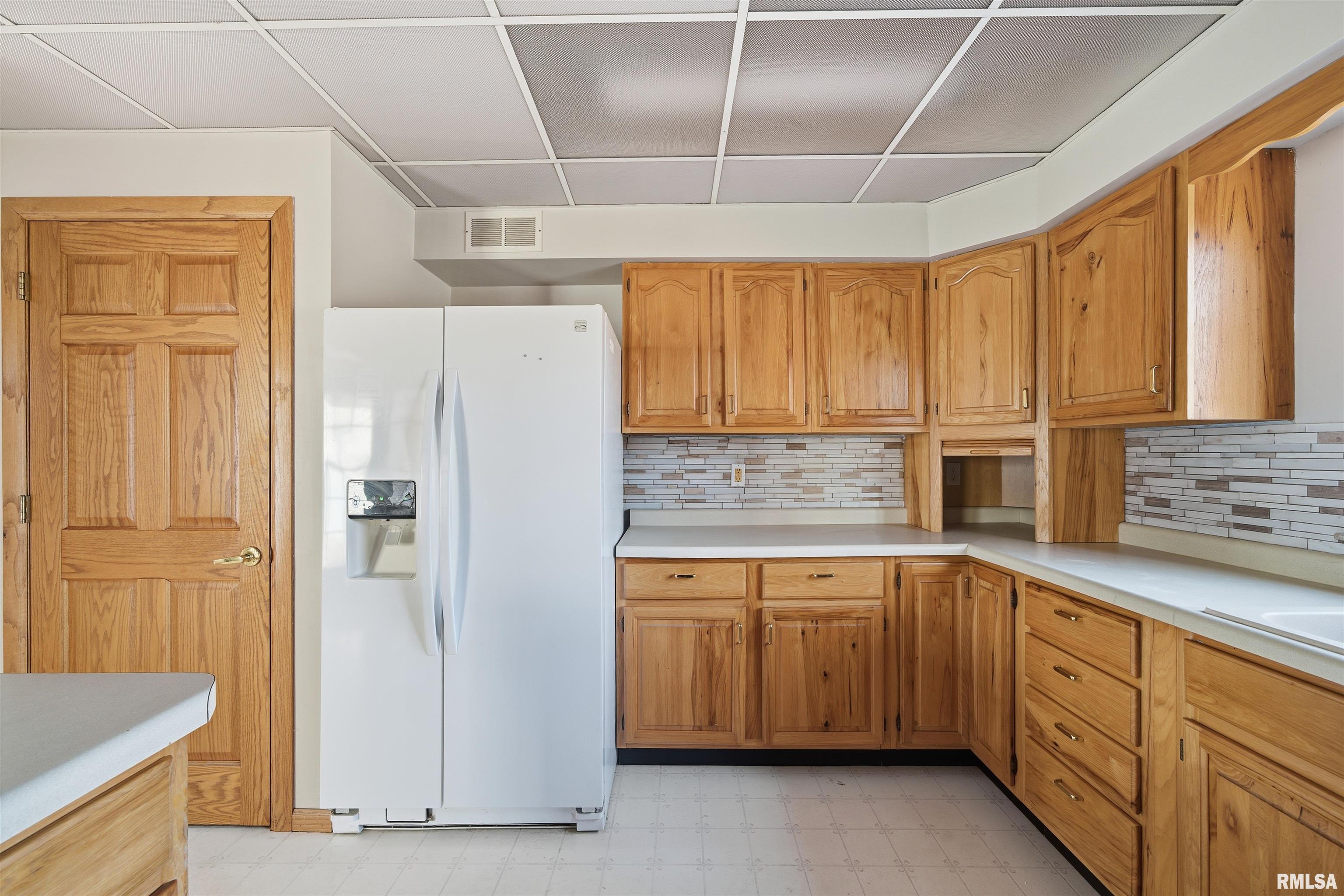 2075 Zion Oaks Road Pekin, IL 61554 - Photo 14 of 71 Gallery Image 14