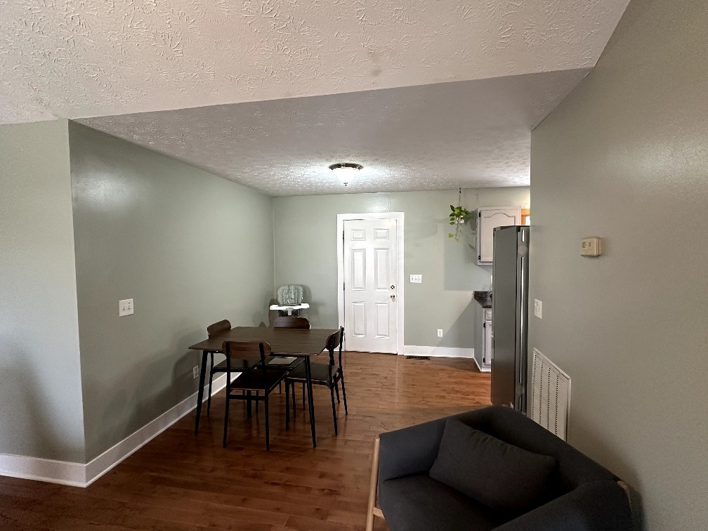 882 Pleasant Hill Road Franklin, KY 42134 - Photo 5 of 16 a living room with furniture and a dining table