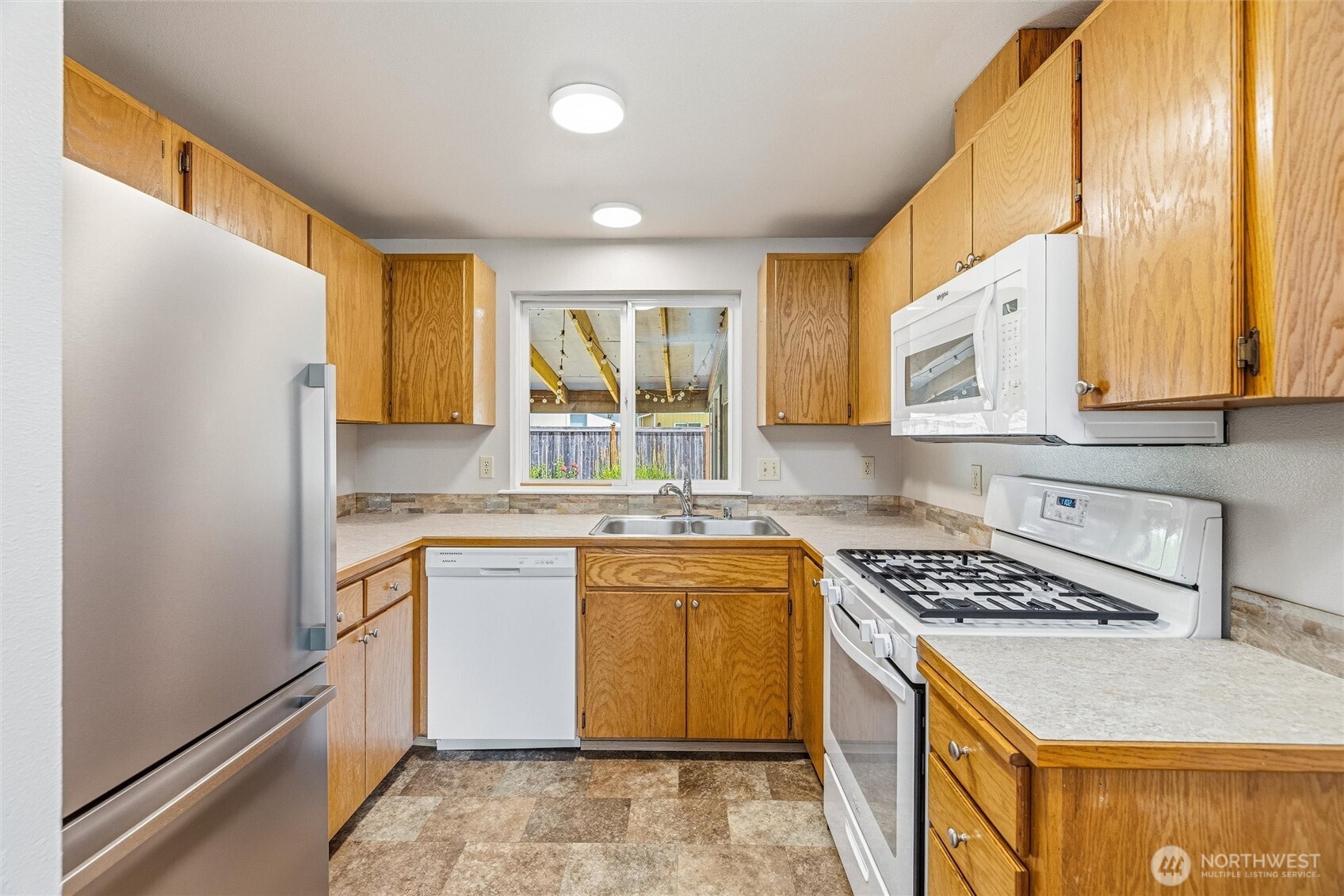 1215 East Gilkey Road Burlington, WA 98233 - Photo 11 of 33