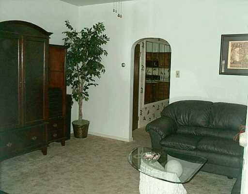 637 Garfield Street Springdale, PA 15144 - Photo 3 of 6 Living Room.