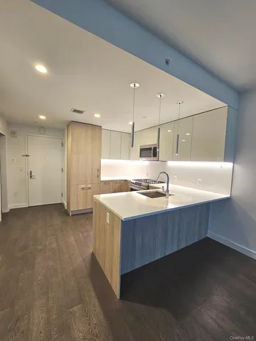 $3,500 | 131-03 40 Road, Unit PH1Y | Flushing