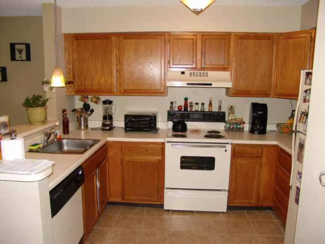 8 Neil Court Rensselaer, NY 12144 - Photo 2 of 7 Photo 2