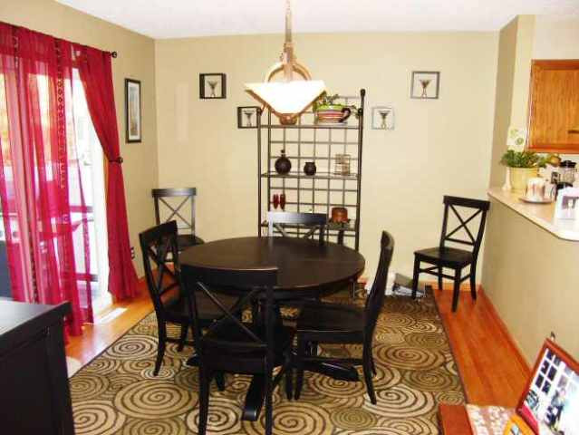 8 Neil Court Rensselaer, NY 12144 - Photo 5 of 7 Photo 5