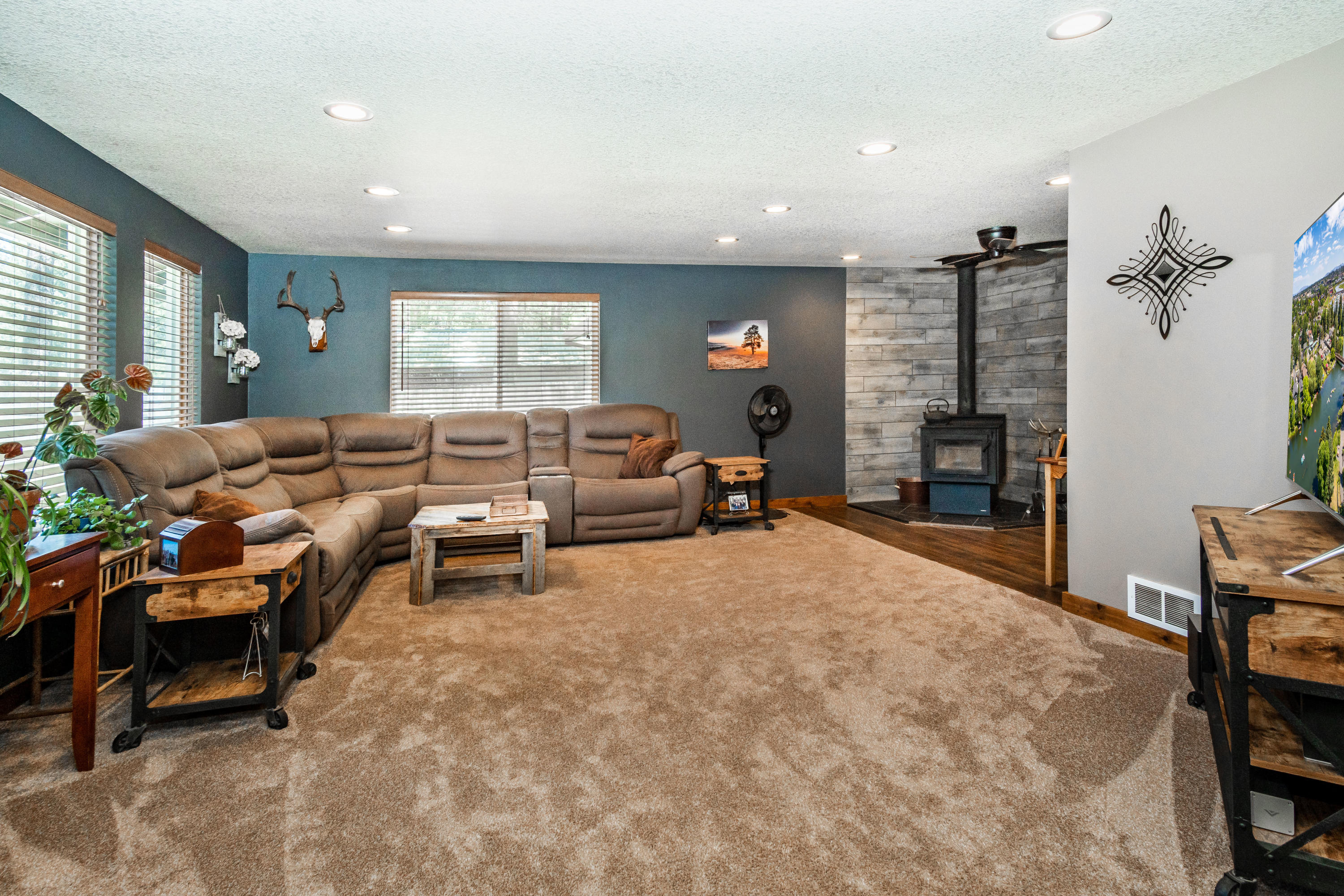19425 Apache Road Bend, OR 97702 - Photo 4 of 40 19425 Apache Rd, Bend-17