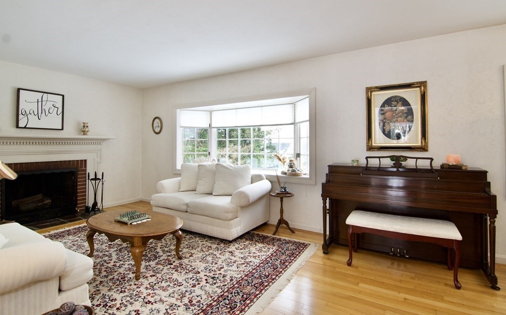 42 Ridge Road East Longmeadow, MA 01028 - Photo 4 of 39 Gallery Image 4