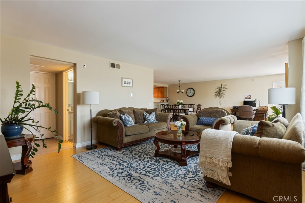 726 Elm Avenue, Unit 404 Long Beach, CA 90813 - Photo 13 of 31 a living room with furniture and a rug
