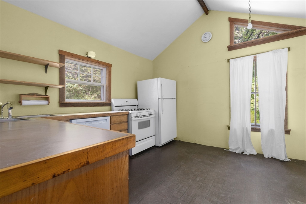 177 Topsfield Road Ipswich, MA 01938 - Photo 11 of 24