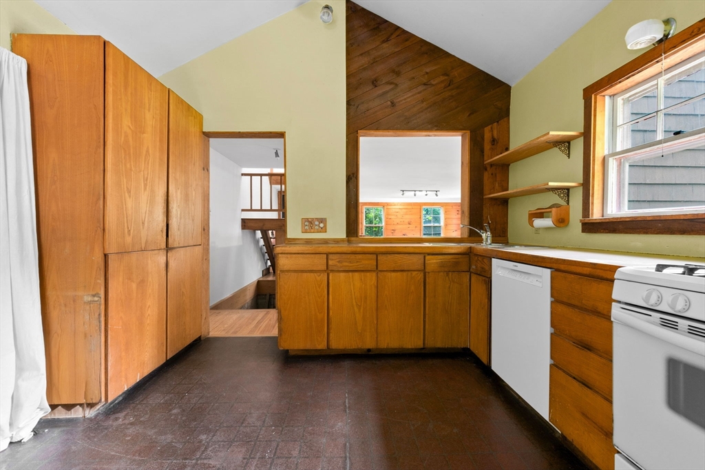 177 Topsfield Road Ipswich, MA 01938 - Photo 12 of 24