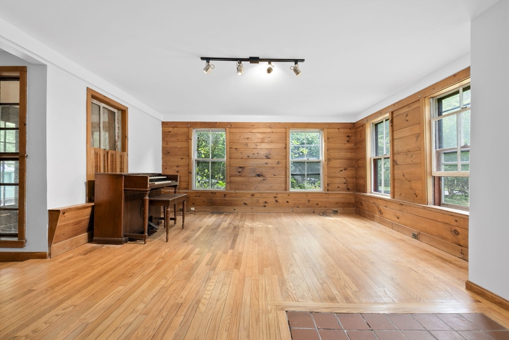 177 Topsfield Road Ipswich, MA 01938 - Photo 5 of 24