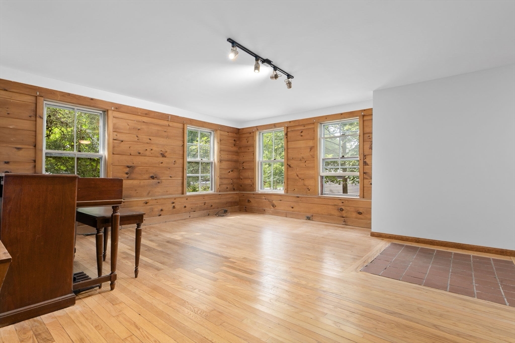 177 Topsfield Road Ipswich, MA 01938 - Photo 7 of 24