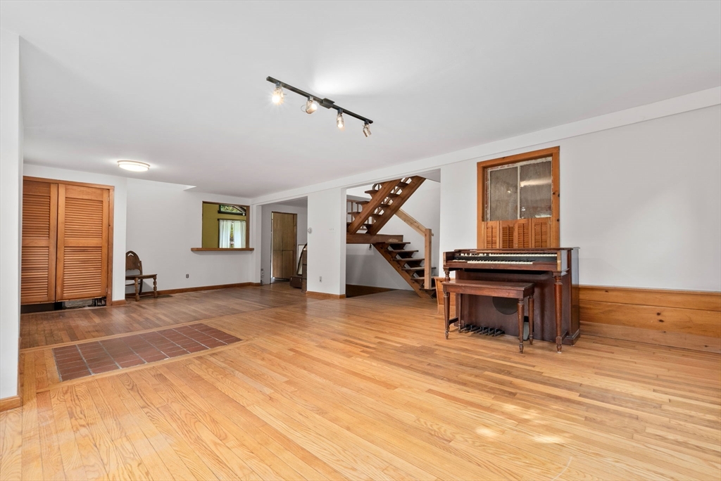 177 Topsfield Road Ipswich, MA 01938 - Photo 8 of 24