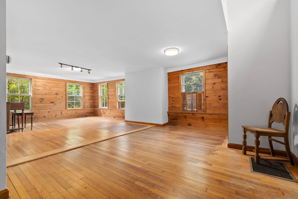 177 Topsfield Road Ipswich, MA 01938 - Photo 10 of 24