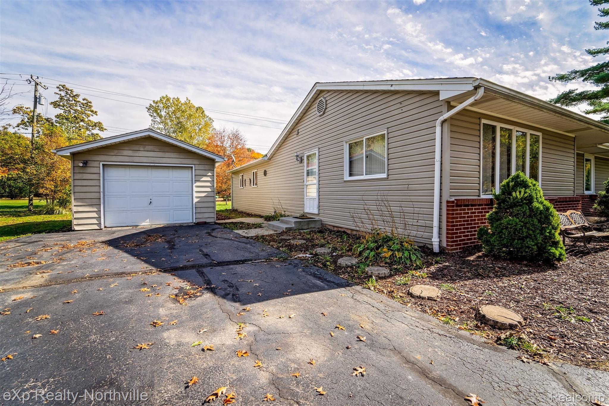 23577 Waltz Road New Boston, MI 48164 - Photo 16 of 42 23577 Waltz-16.jpg