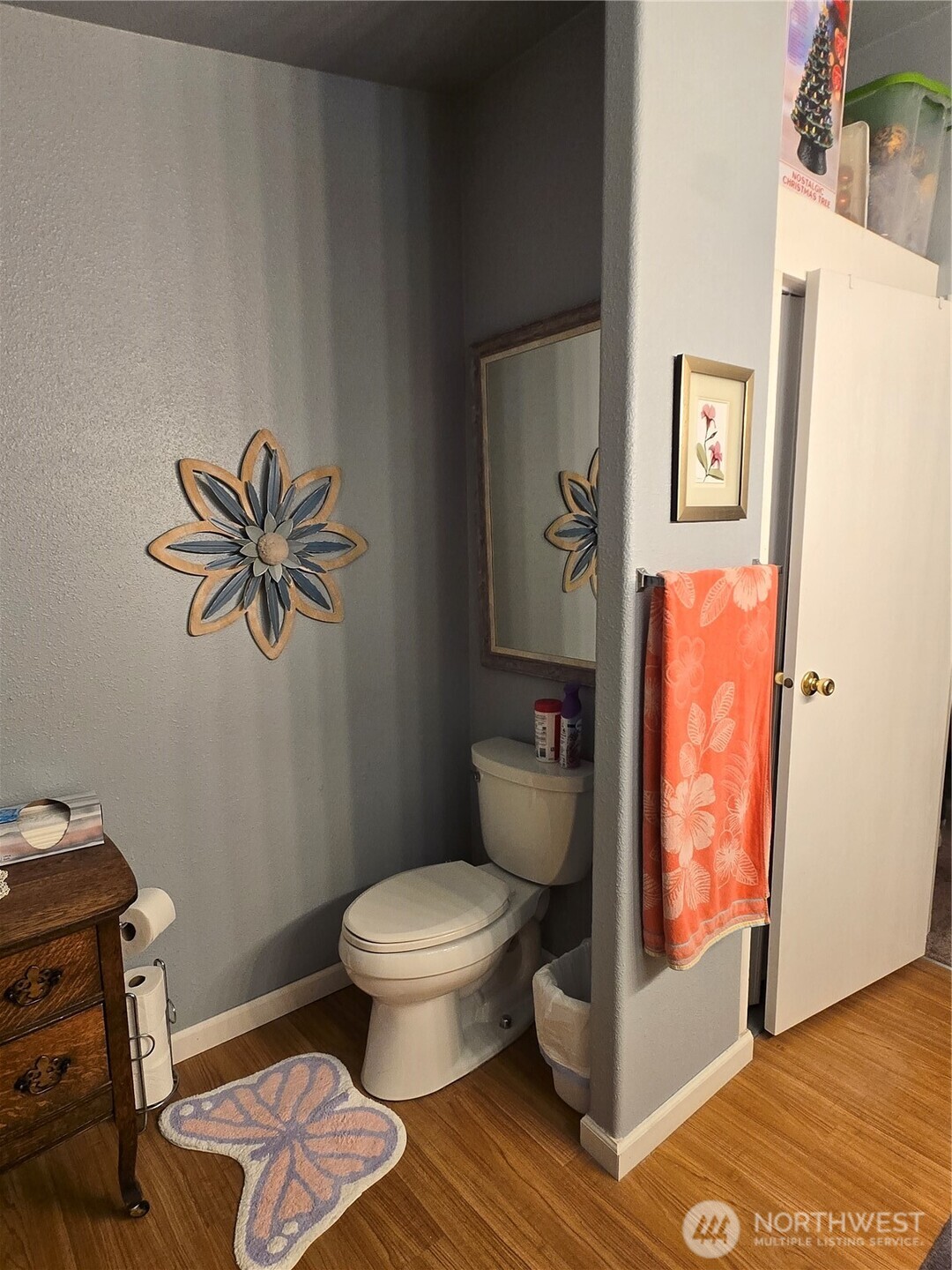1466 Ferrier Road Winlock, WA 98596 - Photo 25 of 33 a bathroom with a toilet and a shower