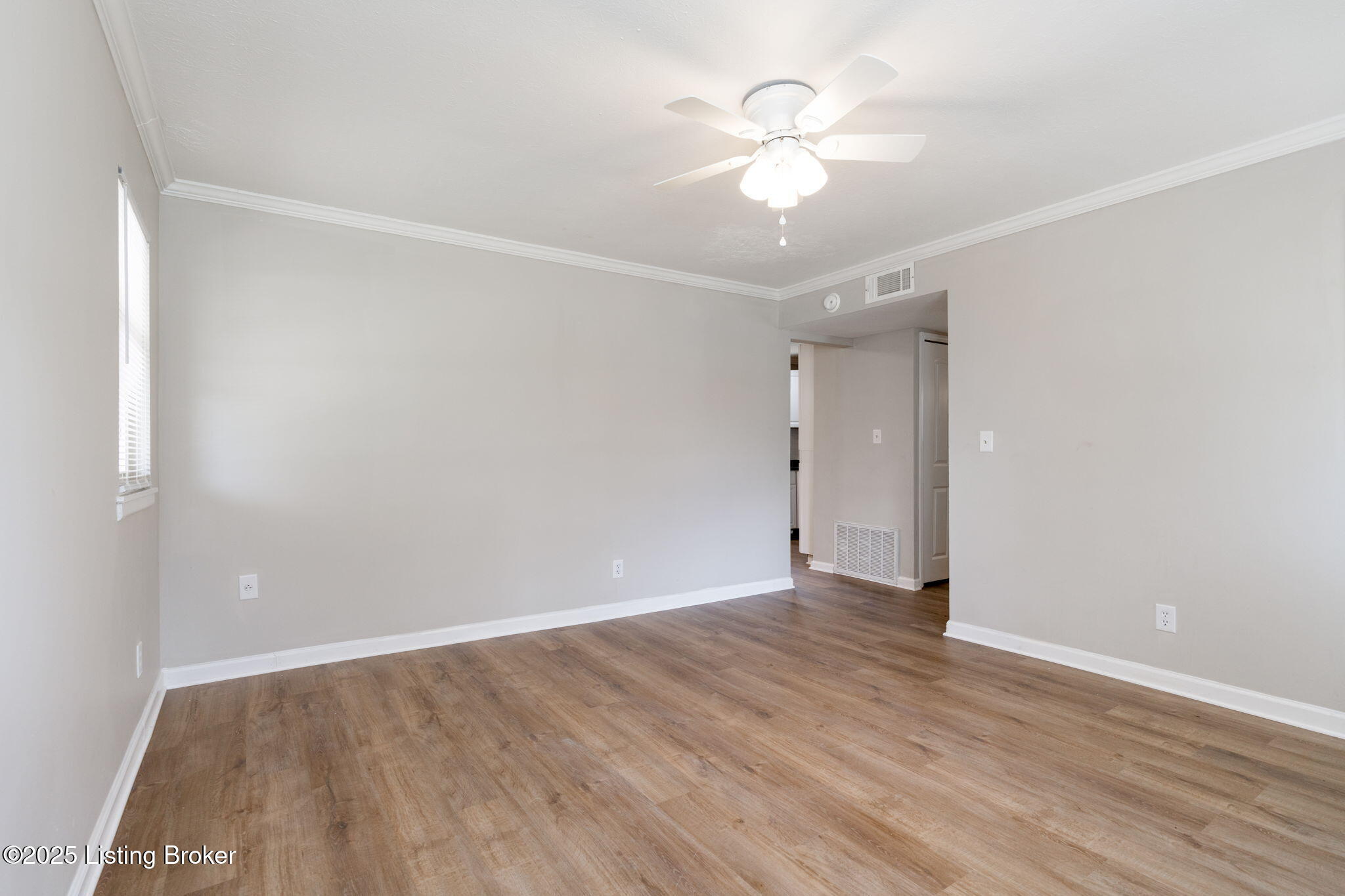 7804 Rochelle Road Louisville, KY 40228 - Photo 9 of 29 7804 Rochelle Rd-13