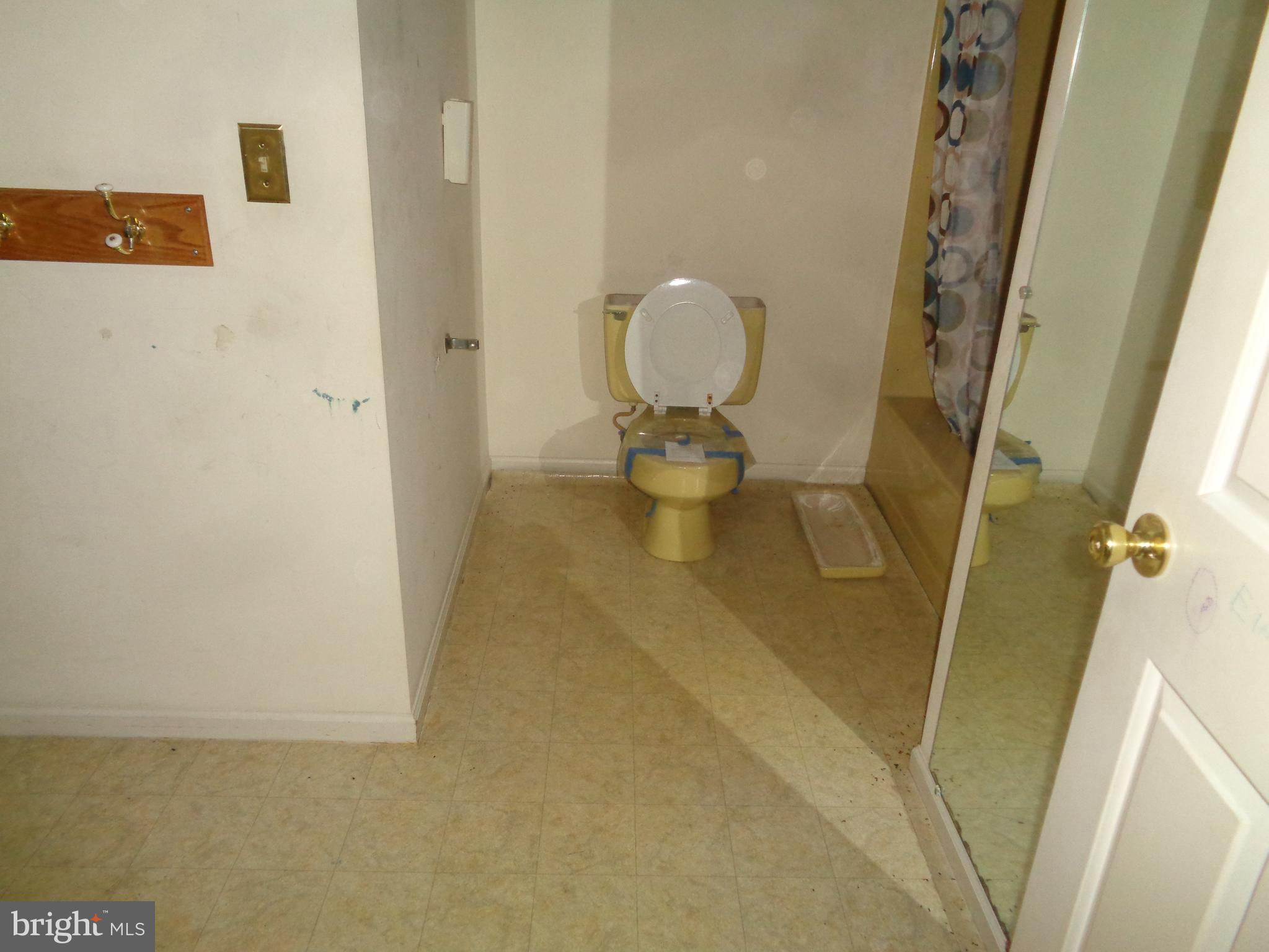 28 Carriage Road Palmyra, PA 17078 - Photo 11 of 18 Bathroom