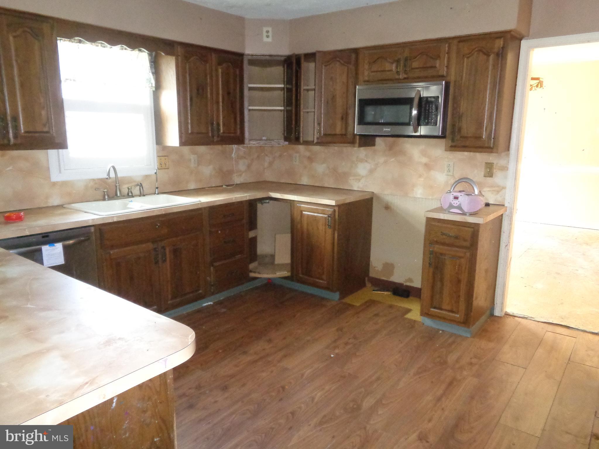 28 Carriage Road Palmyra, PA 17078 - Photo 4 of 18 Kitchen