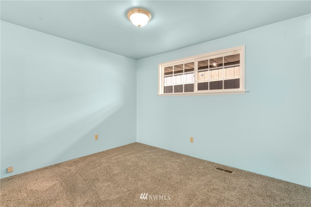 3322 Northeast 10th Place Renton, WA 98056 - Photo 13 of 21 an empty room with a window