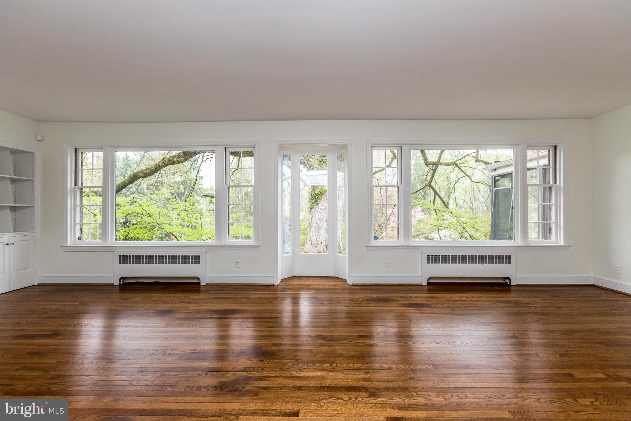 2019 Skyline Road Baltimore, MD 21204 - Photo 2 of 20 Living Room