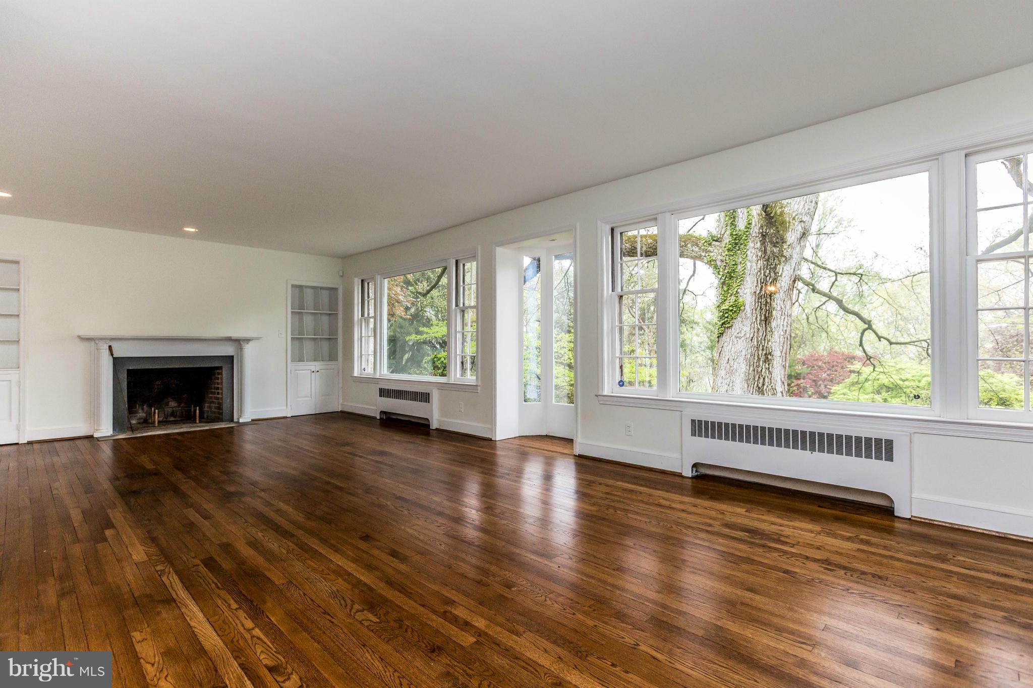 2019 Skyline Road Baltimore, MD 21204 - Photo 3 of 20 Living Room