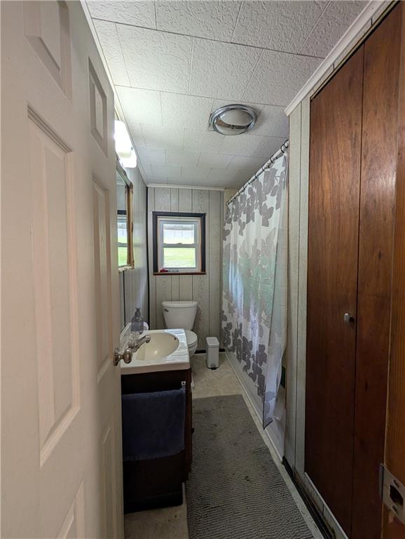 131 Old Rte 422 Worthington, PA 16262 - Photo 29 of 40 Full Bathroom on the Main Floor