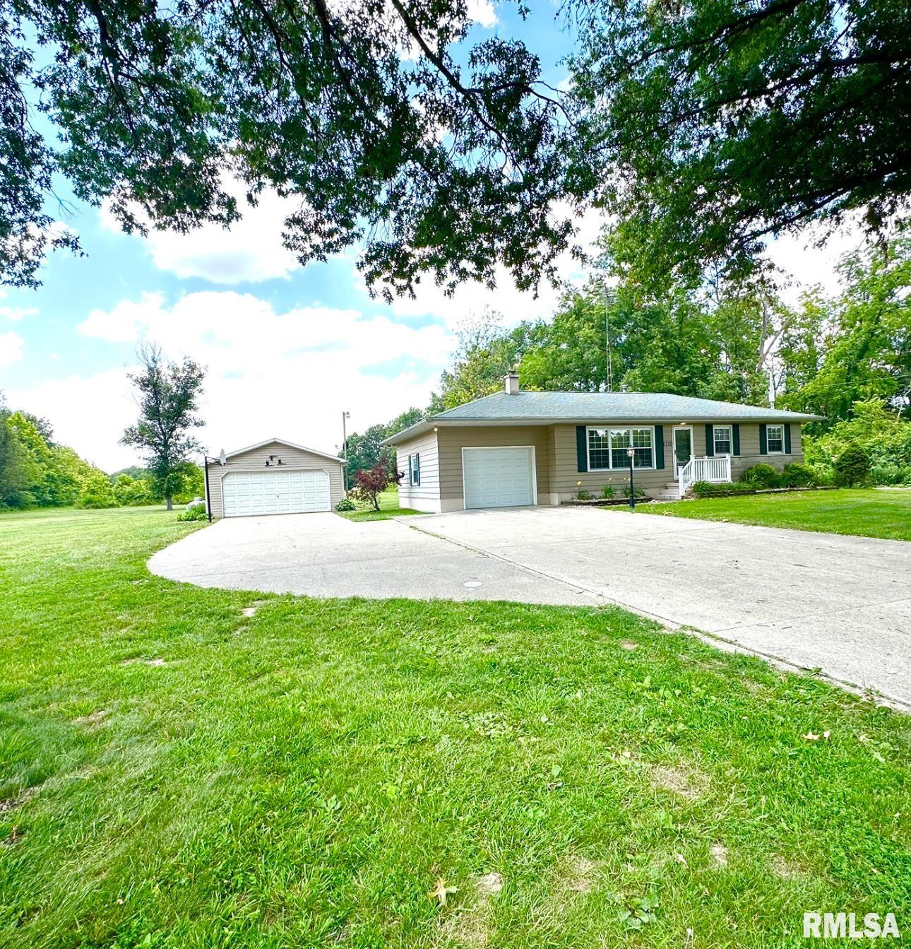 2037 Ross Road Centralia, IL 62801 - Photo 1 of 15