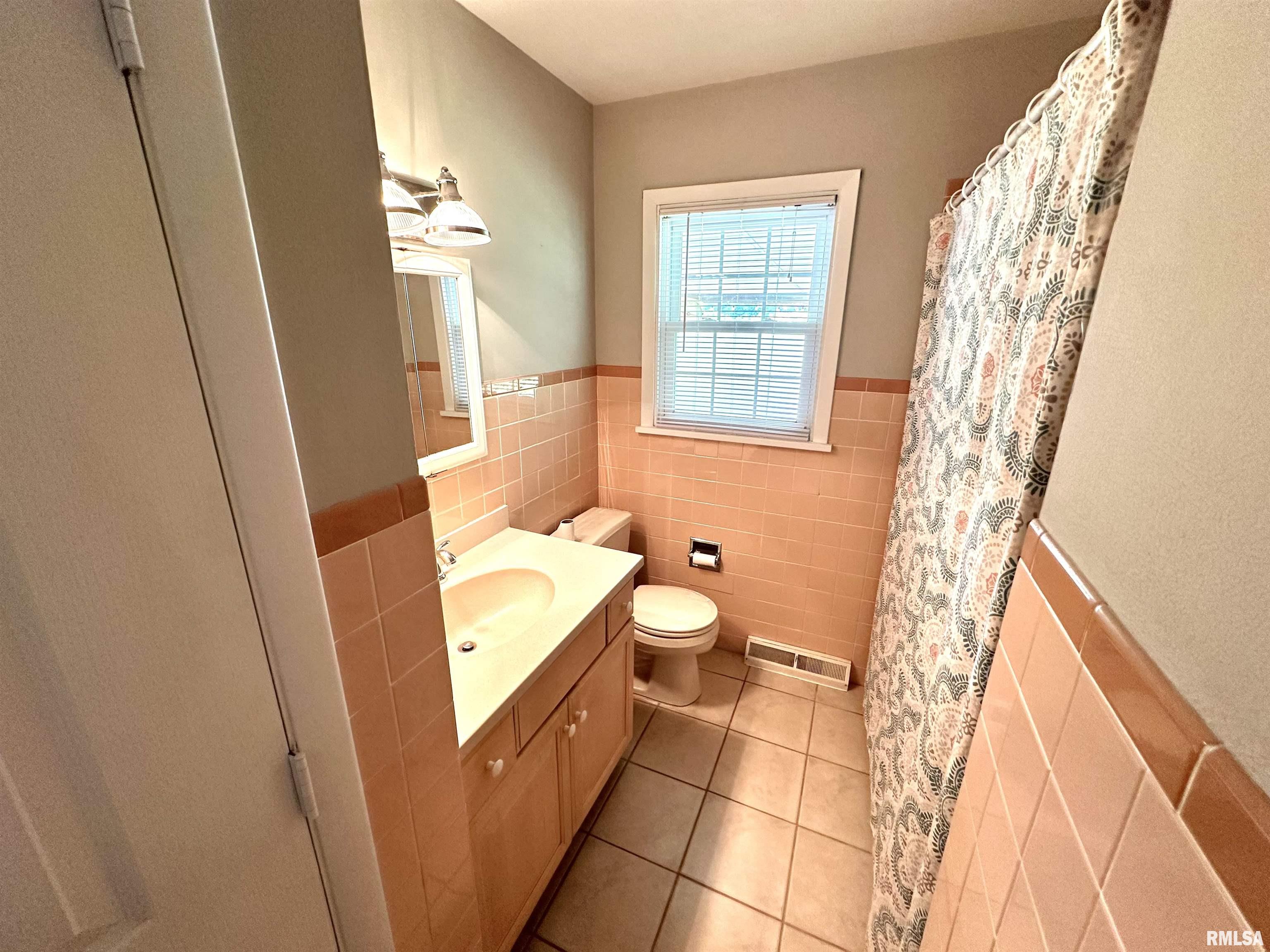 2037 Ross Road Centralia, IL 62801 - Photo 11 of 15
