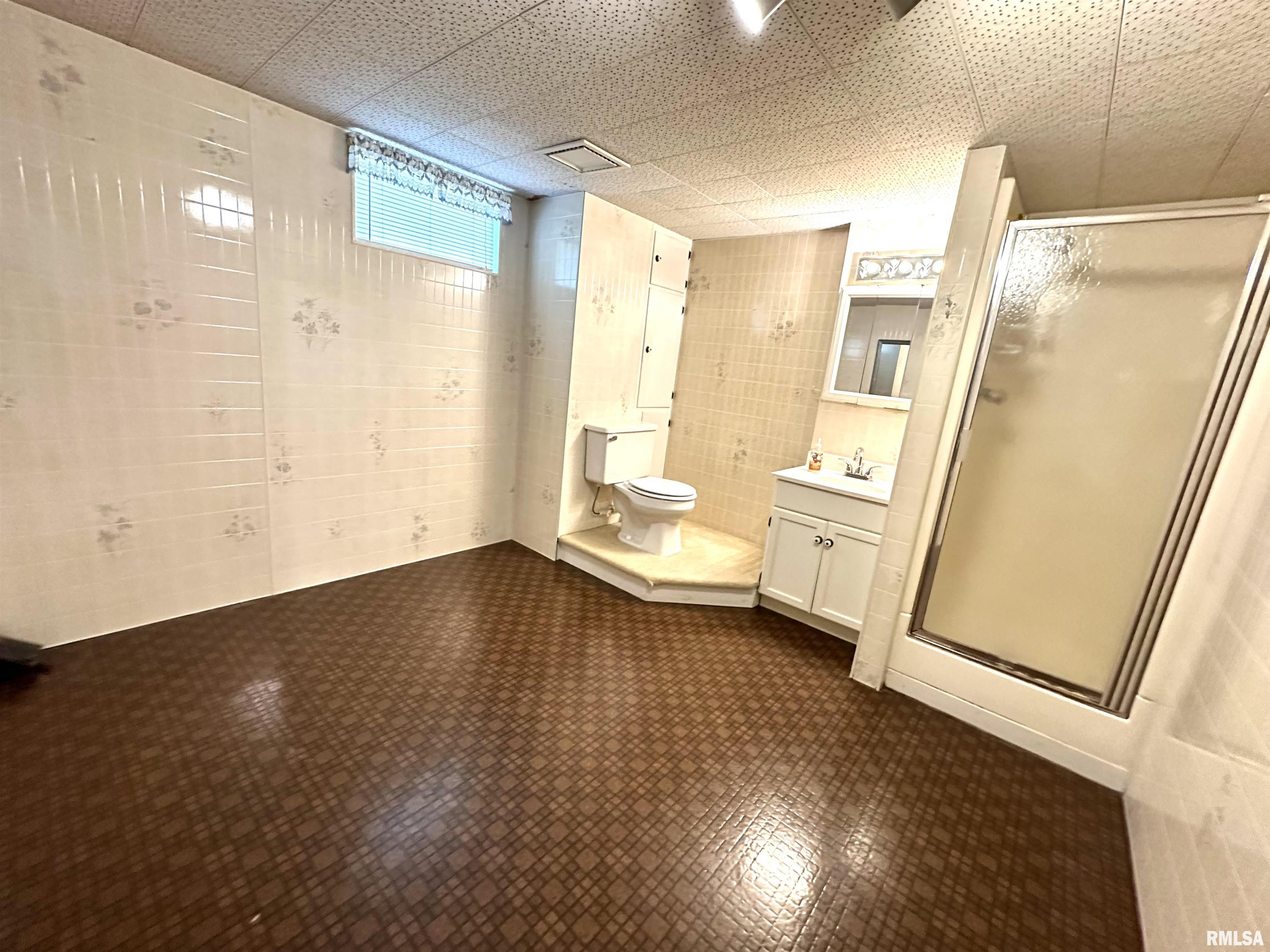 2037 Ross Road Centralia, IL 62801 - Photo 12 of 15