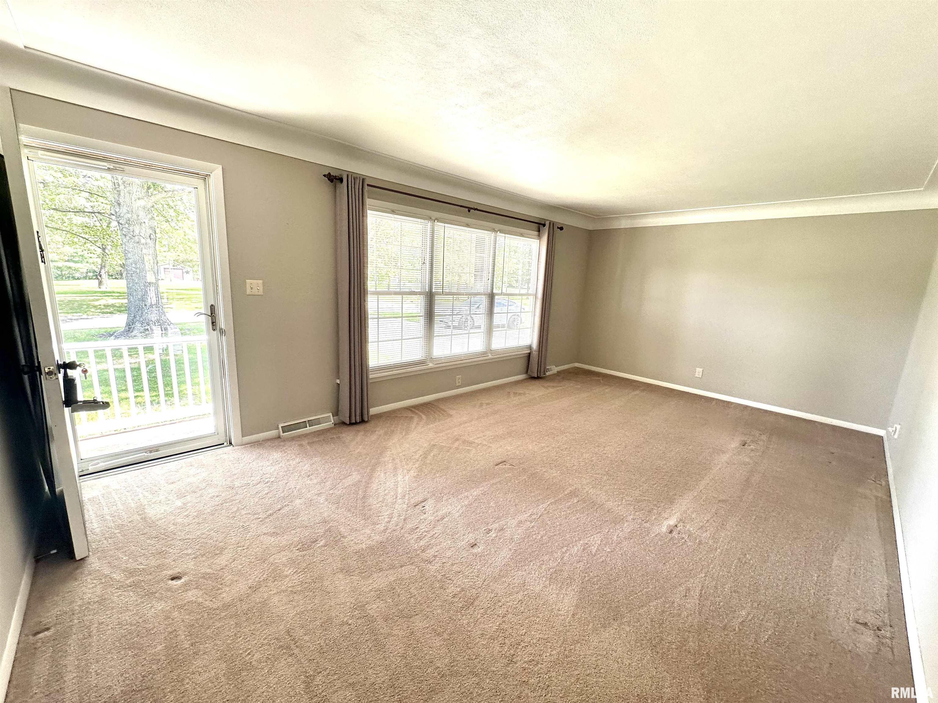 2037 Ross Road Centralia, IL 62801 - Photo 3 of 15