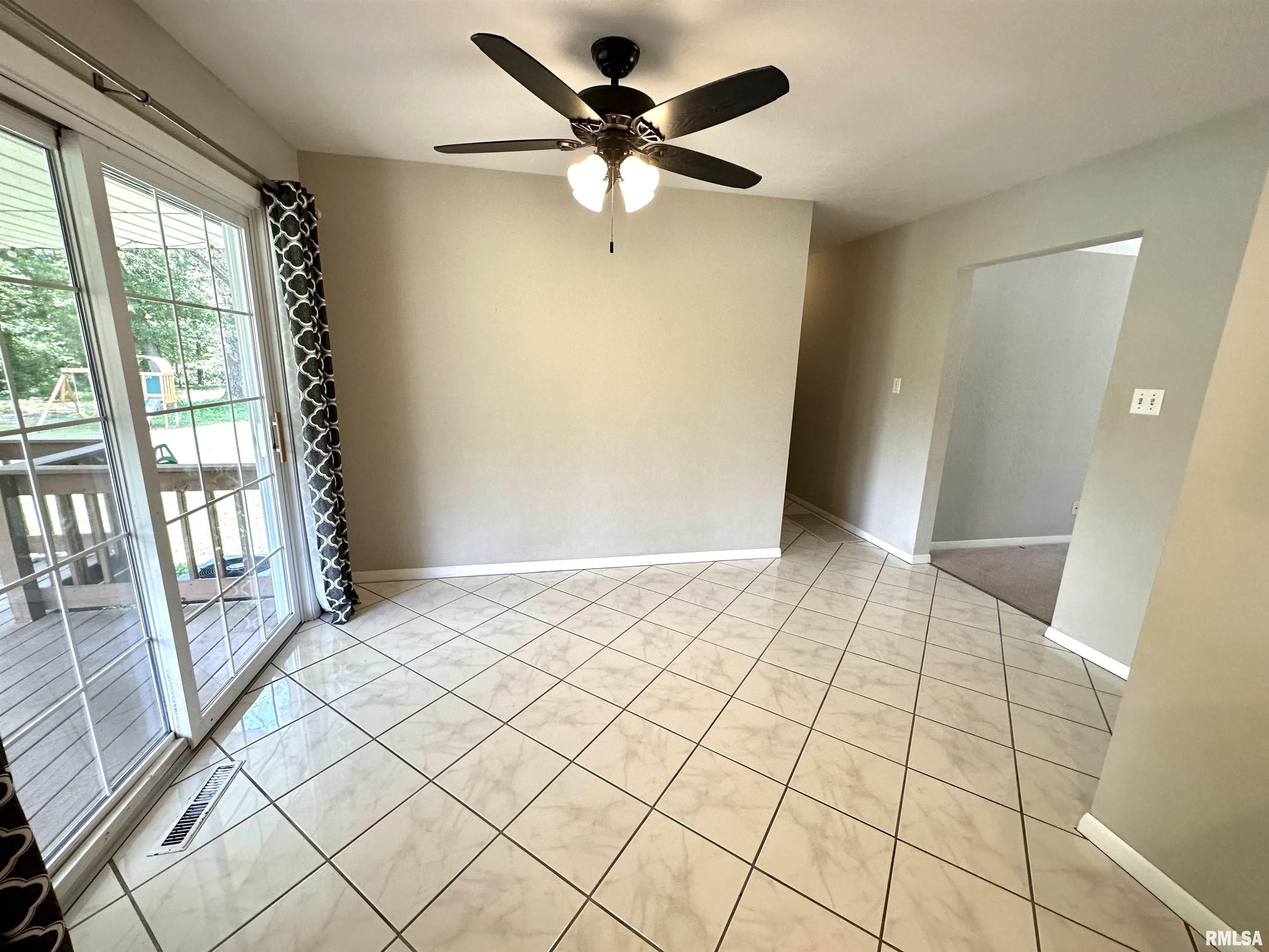2037 Ross Road Centralia, IL 62801 - Photo 6 of 15
