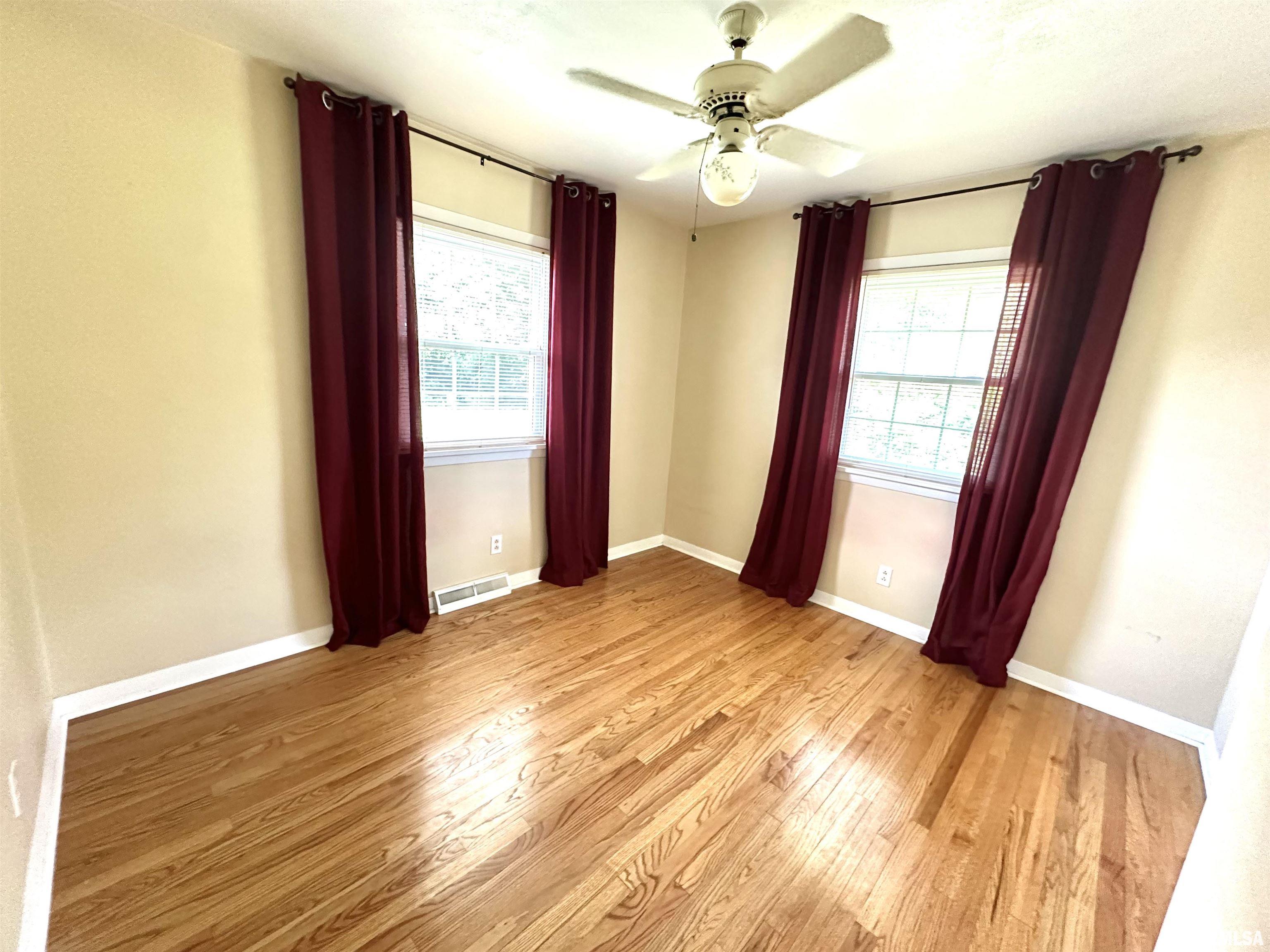 2037 Ross Road Centralia, IL 62801 - Photo 9 of 15