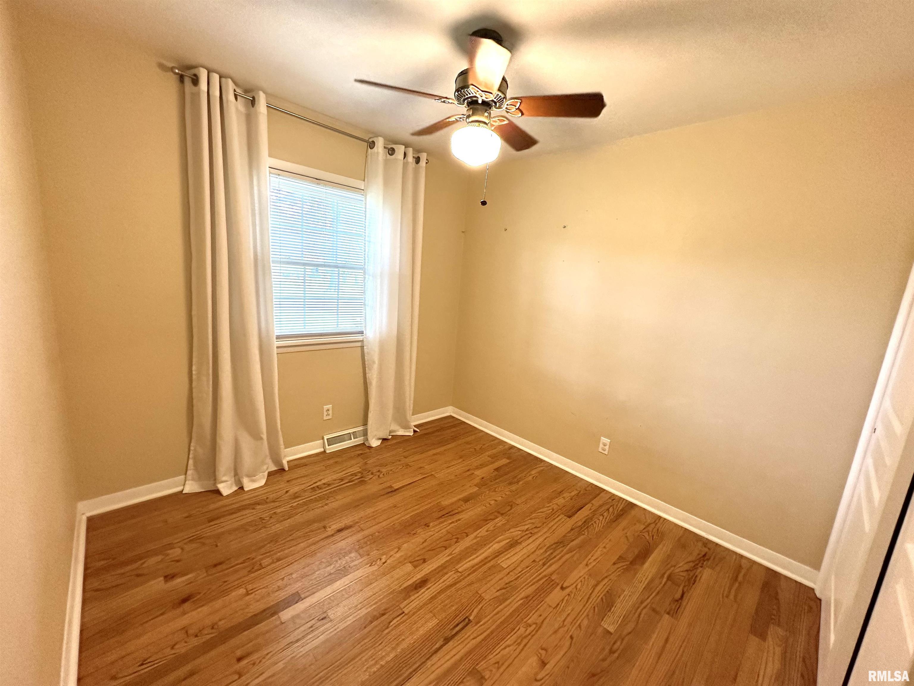 2037 Ross Road Centralia, IL 62801 - Photo 10 of 15