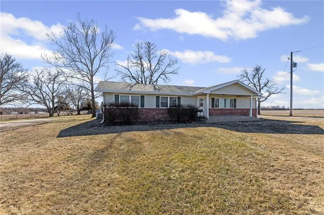 $425,000 | 2861 Highway 54, Moran, KS 66755