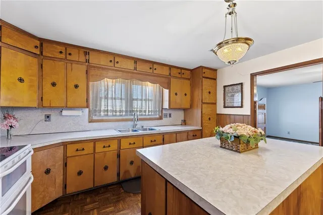 $425,000 | 2861 Highway 54, Moran, KS 66755