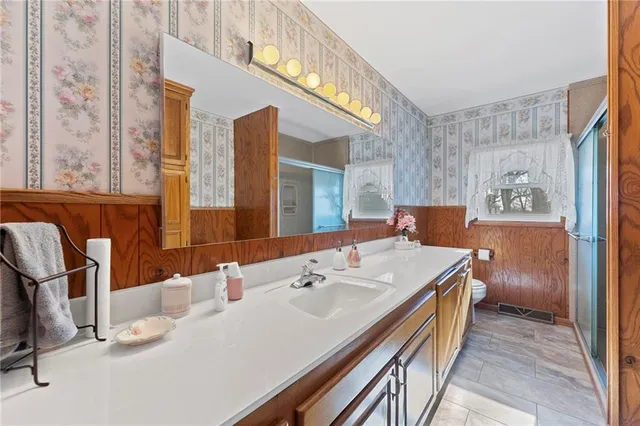 $425,000 | 2861 Highway 54, Moran, KS 66755