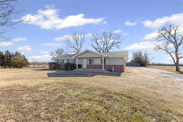 $425,000 | 2861 Highway 54, Moran, KS 66755