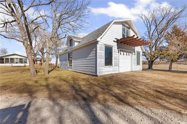 $425,000 | 2861 Highway 54, Moran, KS 66755