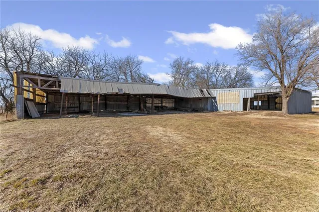 $425,000 | 2861 Highway 54, Moran, KS 66755
